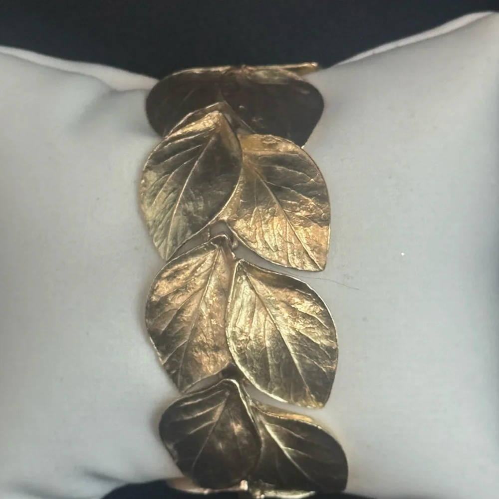 Trifari Vintage feather drop gold earrings,leaf bracelet,pearl brooch set of 3 - Picture 2 of 10